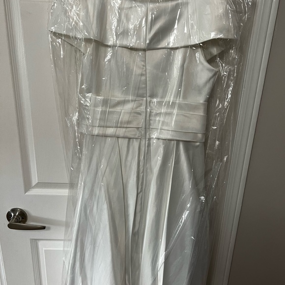 Wedding dress - Picture 3 of 5